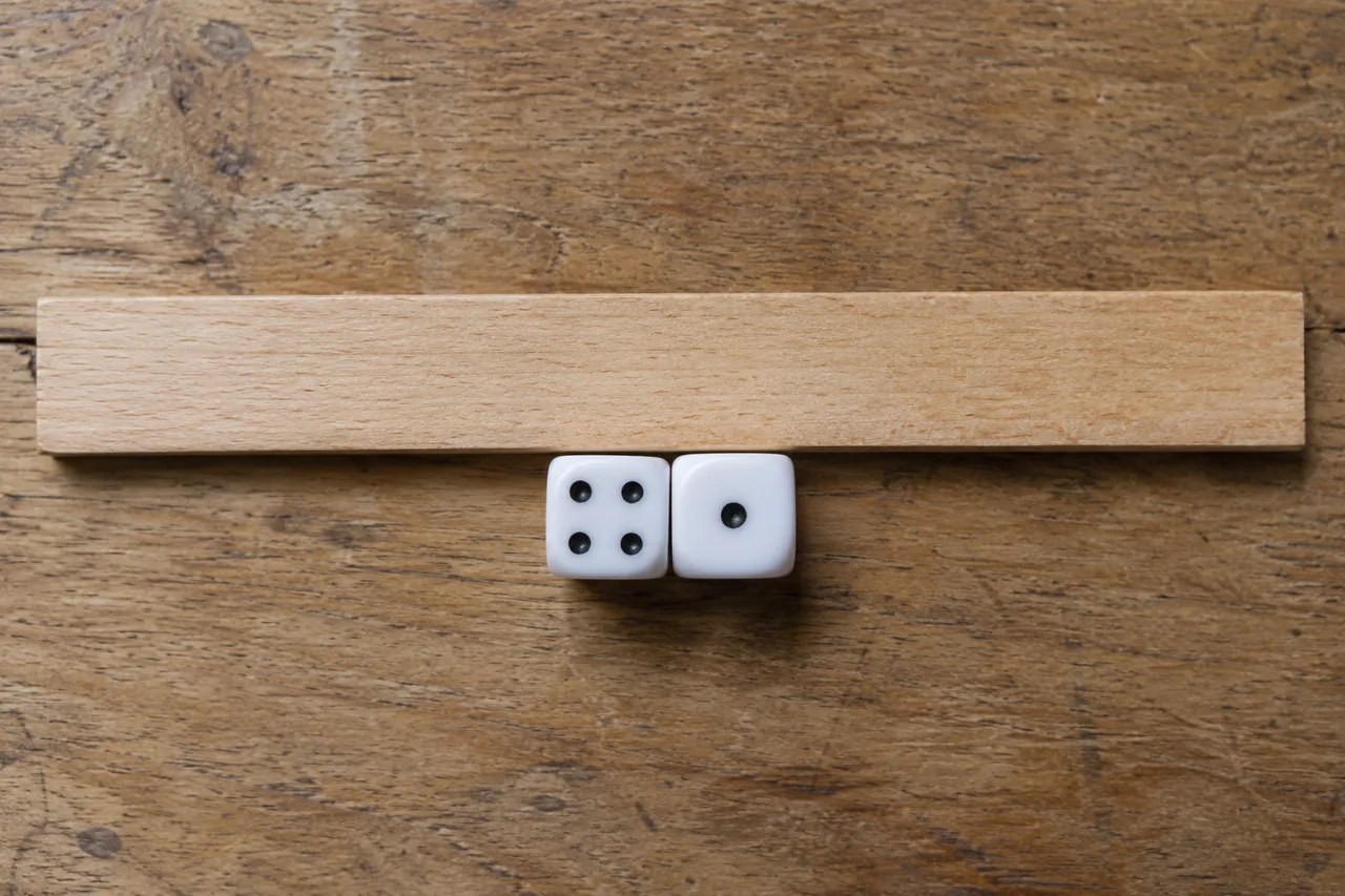 Dụng cụ xúc xắc — ảnh minh họa AI
